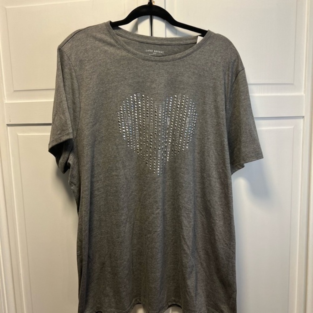 NWT Lane Bryant T-Shirt With Embellished Heart Size Women’s 22/24 Color Gray
